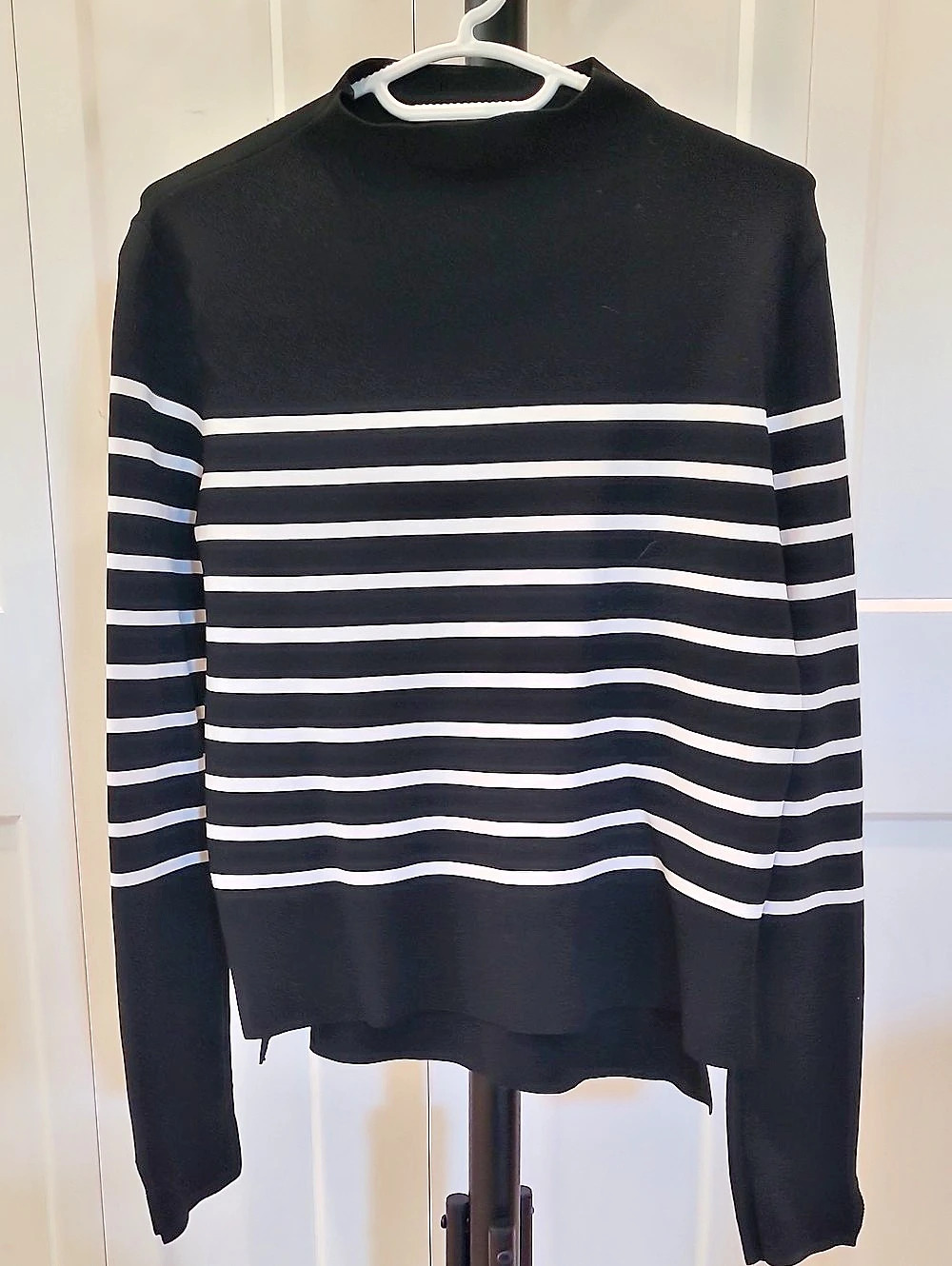 Zara Knit Striped Sweater in Black & White Size Large